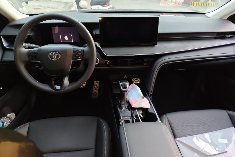 Used Toyota Camry 2026 Model Dual-Engine 2.0HSE Sport Lite Edition Center Console
