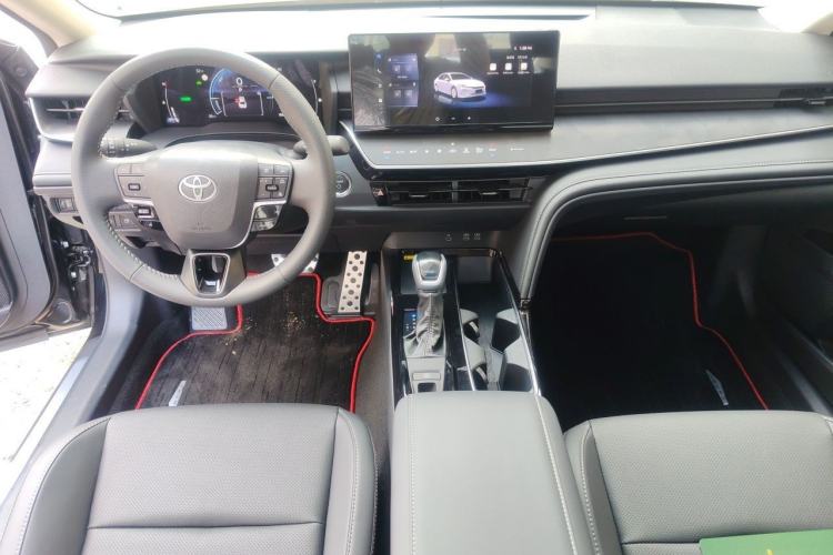 Used Toyota Camry 2026 Model Dual-Engine 2.0HSE Sport Lite Edition Center Console
