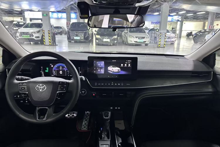 Used Toyota Camry 2026 Model Dual-Engine 2.0HSE Sport Lite Edition Center Console