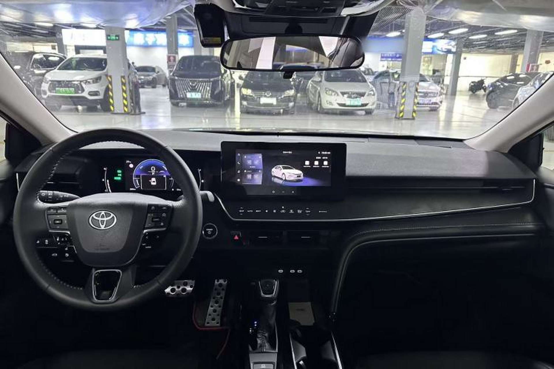 Used Toyota Camry 2026 Model Dual-Engine 2.0HSE Sport Lite Edition Center Console