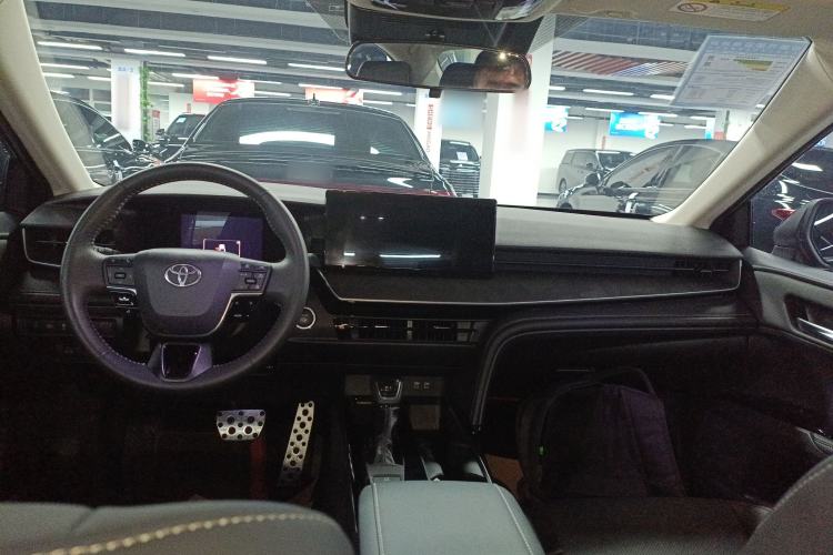 Used Toyota Camry 2026 Model Dual-Engine 2.0HSE Sport Lite Edition Center Console