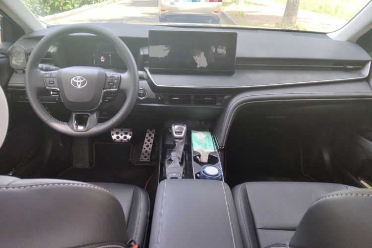 Used Toyota Camry 2026 Model Dual-Engine 2.0HSE Sport Lite Edition Center Console