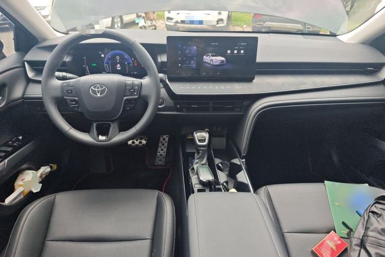Used Toyota Camry 2026 Model Dual-Engine 2.0HSE Sport Lite Edition Center Console