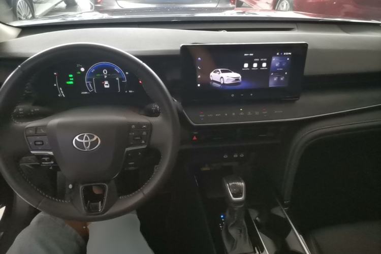 Used Toyota Camry 2026 Model Dual-Engine 2.0HSE Sport Lite Edition Center Console