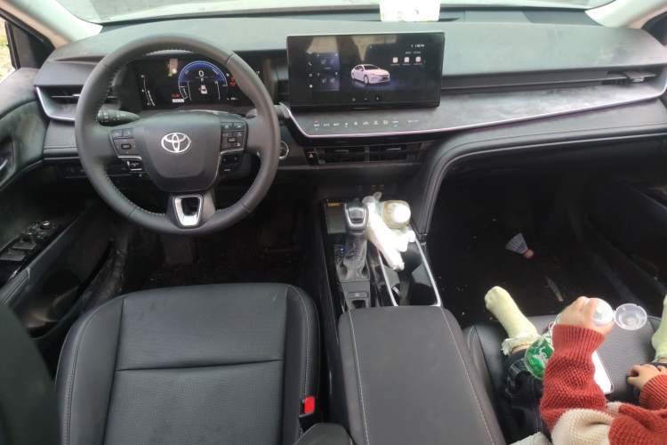 Used Toyota Camry 2026 Model Dual-Engine 2.0HGVP Luxury Edition Center Console