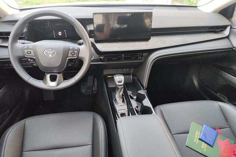 Used Toyota Camry 2026 Model Dual-Engine 2.0HGVP Luxury Edition Center Console