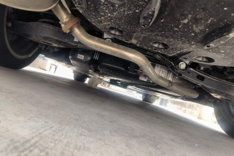 Used Toyota Camry 2026 Model Dual-Engine 2.0HSE Sport Lite Edition Chassis Rear