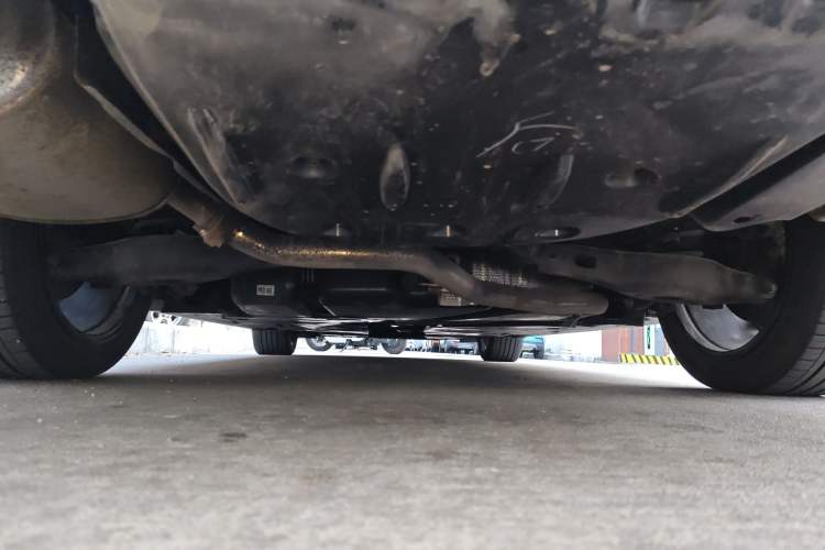 Used Toyota Camry 2026 Model Dual-Engine 2.0HSE Sport Lite Edition Chassis Rear