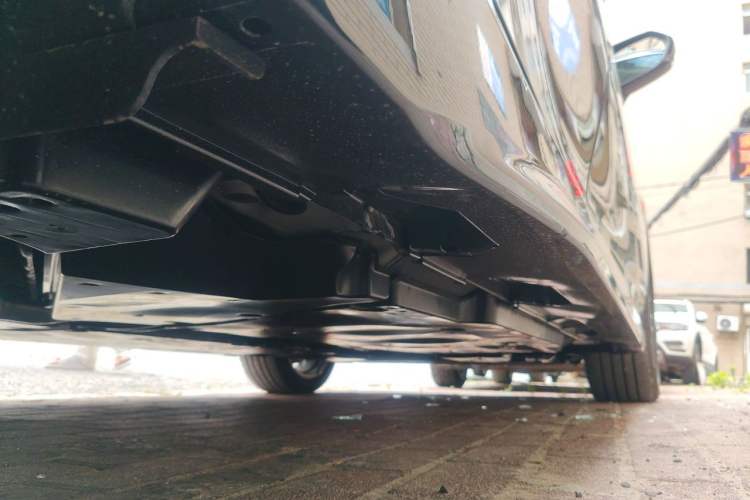 Used Toyota Camry 2026 Model Dual-Engine 2.0HSE Sport Lite Edition Chassis Rear Right
