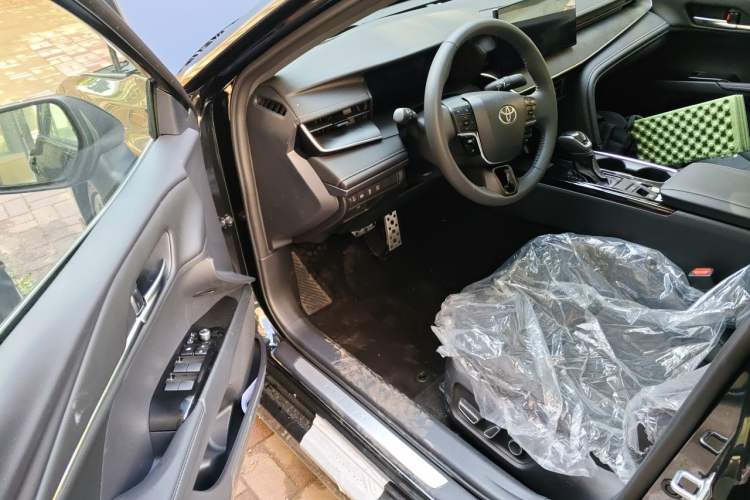 Used Toyota Camry 2026 Model Dual-Engine 2.0HXS Sport Plus Edition Driver Seat