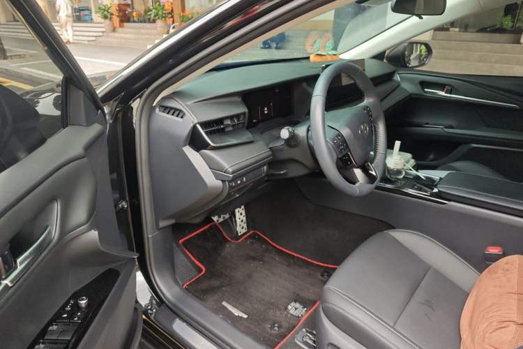 Used Toyota Camry 2026 Model Dual-Engine 2.0HSE Sport Lite Edition Driver Seat