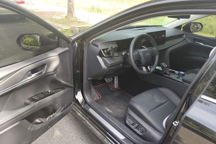 Used Toyota Camry 2026 Model Dual-Engine 2.0HSE Sport Lite Edition Driver Seat