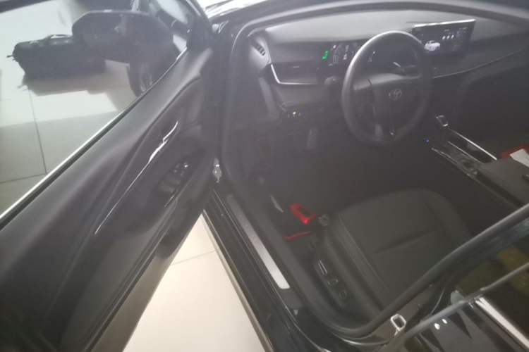 Used Toyota Camry 2026 Model Dual-Engine 2.0HSE Sport Lite Edition Driver Seat