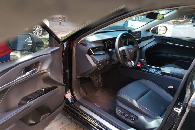 Used Toyota Camry 2026 Model Dual-Engine 2.0HGVP Luxury Edition Driver Seat