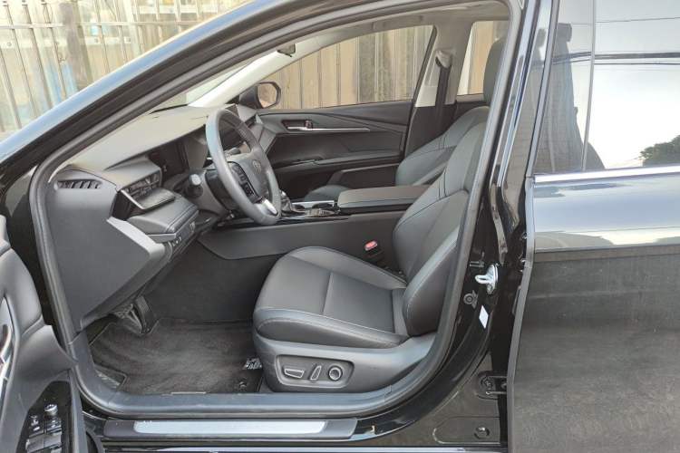 Used Toyota Camry 2026 Model Dual-Engine 2.0HGVP Luxury Edition Driver Seat