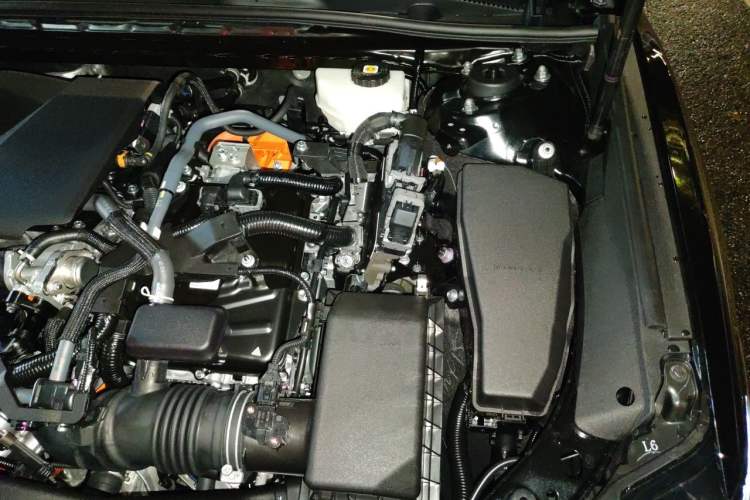 Used Toyota Camry 2026 Model Dual-Engine 2.0HSE Sport Lite Edition Engine Bay Left
