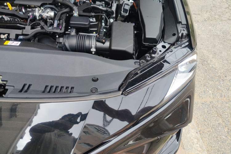 Used Toyota Camry 2026 Model Dual-Engine 2.0HSE Sport Lite Edition Engine Bay Left