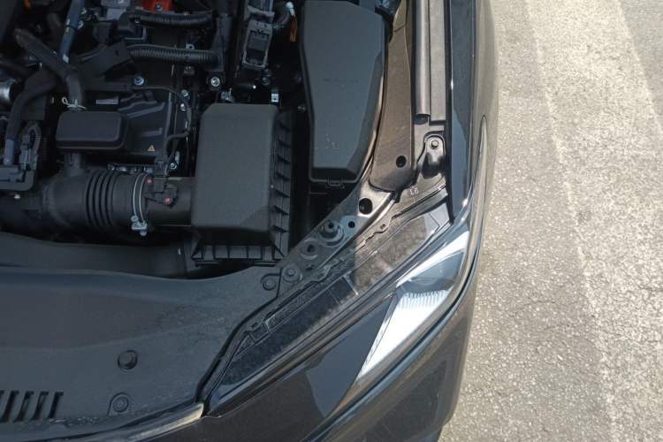 Used Toyota Camry 2026 Model Dual-Engine 2.0HSE Sport Lite Edition Engine Bay Left