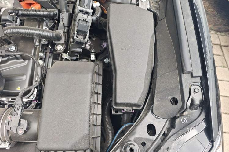 Used Toyota Camry 2026 Model Dual-Engine 2.0HSE Sport Lite Edition Engine Bay Left