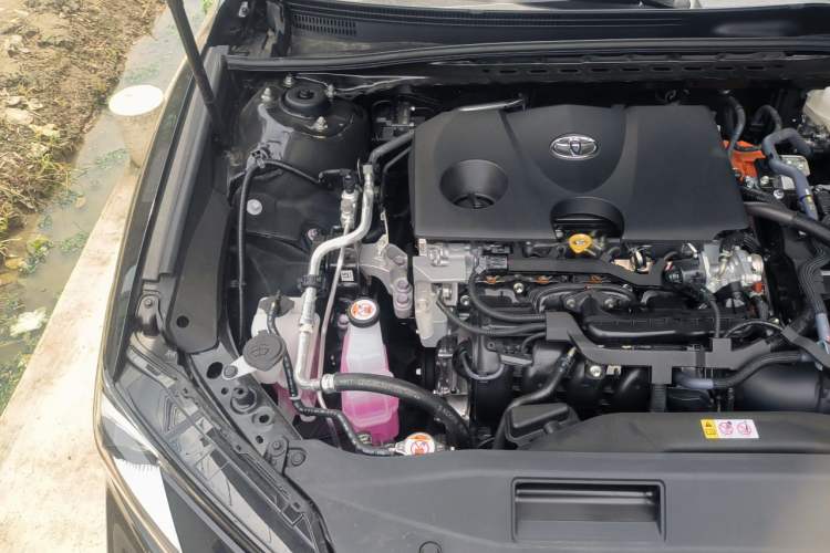 Used Toyota Camry 2026 Model Dual-Engine 2.0HSE Sport Lite Edition Engine Bay Right