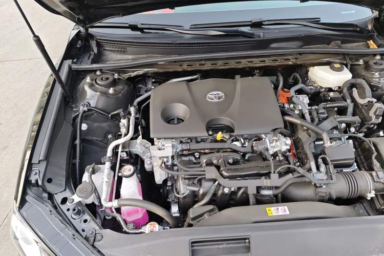 Used Toyota Camry 2026 Model Dual-Engine 2.0HSE Sport Lite Edition Engine Bay Right