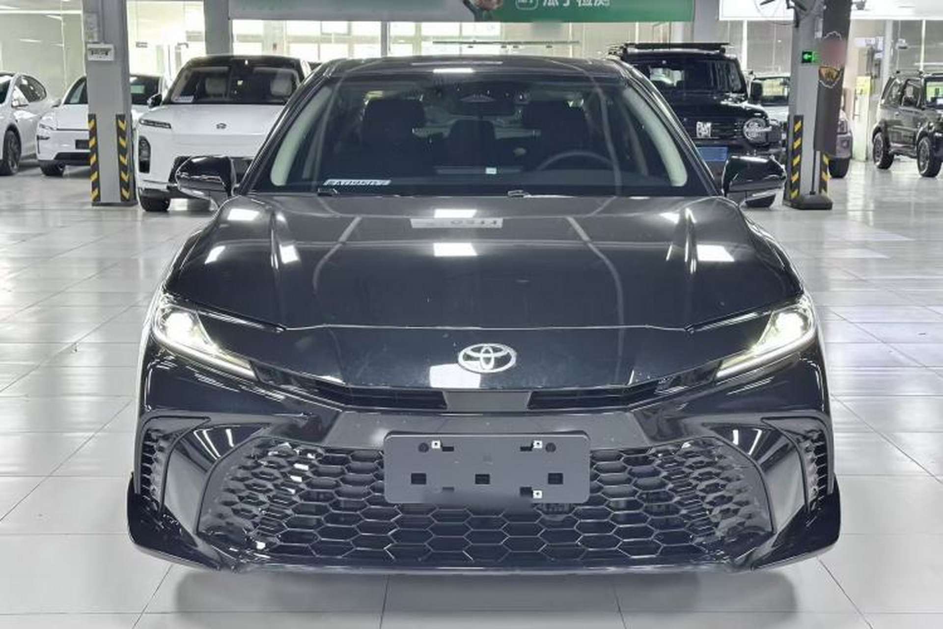 Used Toyota Camry 2026 Model Dual-Engine 2.0HSE Sport Lite Edition Exterior 1