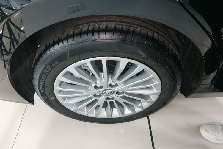Used Toyota Camry 2026 Model Dual-Engine 2.0HGVP Luxury Edition Exterior 5