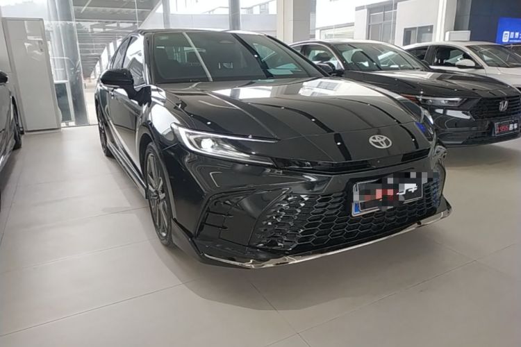 Used Toyota Camry 2026 Model Dual-Engine 2.0HXS Sport Plus Edition Front Right 45 Deg