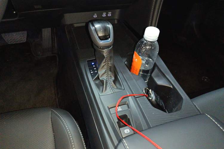 Used Toyota Camry 2026 Model 2.0GVP Luxury Edition Gear Lever