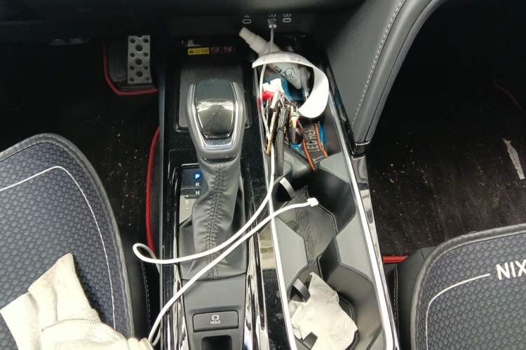 Used Toyota Camry 2026 Model Dual-Engine 2.0HSE Sport Lite Edition Gear Lever