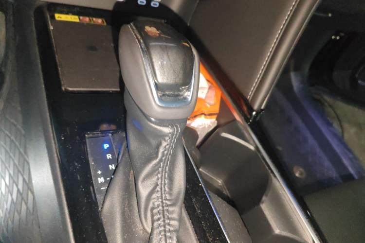 Used Toyota Camry 2026 Model 2.0GVP Luxury Edition Gear Lever