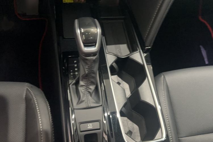 Used Toyota Camry 2026 Model Dual-Engine 2.0HSE Sport Lite Edition Gear Lever