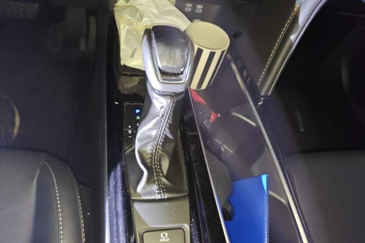 Used Toyota Camry 2026 Model Dual-Engine 2.0HGVP Luxury Edition Gear Lever