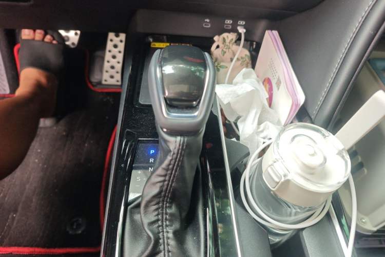 Used Toyota Camry 2026 Model Dual-Engine 2.0HSE Sport Lite Edition Gear Lever