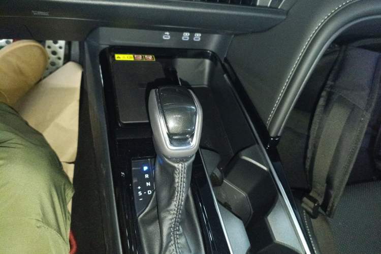 Used Toyota Camry 2026 Model Dual-Engine 2.0HSE Sport Lite Edition Gear Lever