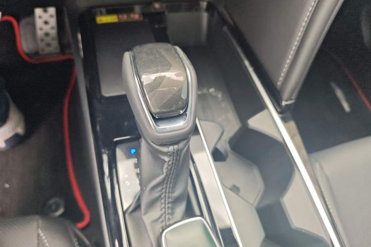 Used Toyota Camry 2026 Model Dual-Engine 2.0HSE Sport Lite Edition Gear Lever