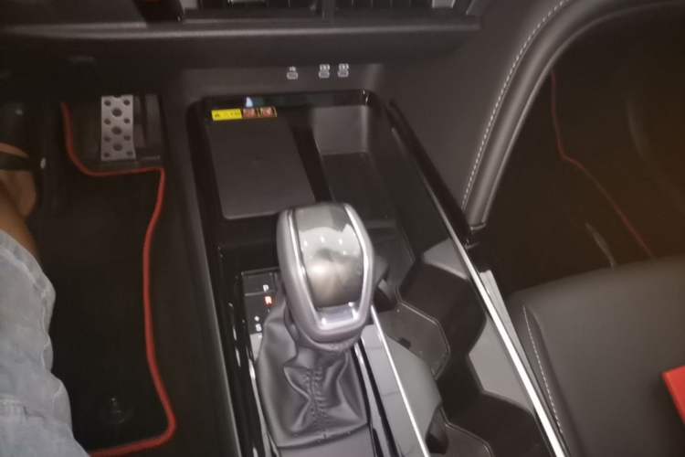 Used Toyota Camry 2026 Model Dual-Engine 2.0HSE Sport Lite Edition Gear Lever