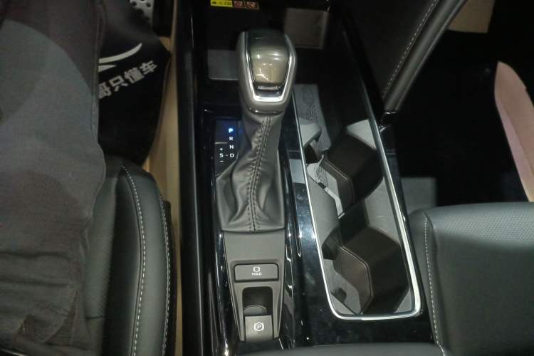 Used Toyota Camry 2026 Model Dual-Engine 2.0HSE Sport Lite Edition Gear Lever