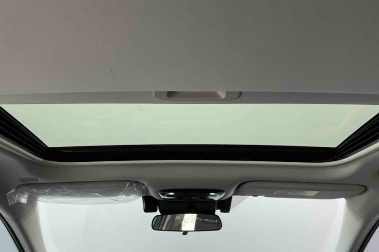 Used Toyota Camry 2026 Model Dual-Engine 2.0HSE Sport Lite Edition Headliner