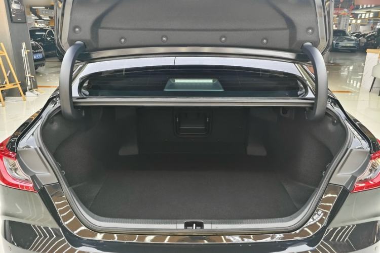 Used Toyota Camry 2026 Model 2.0E Elite Edition Headliner