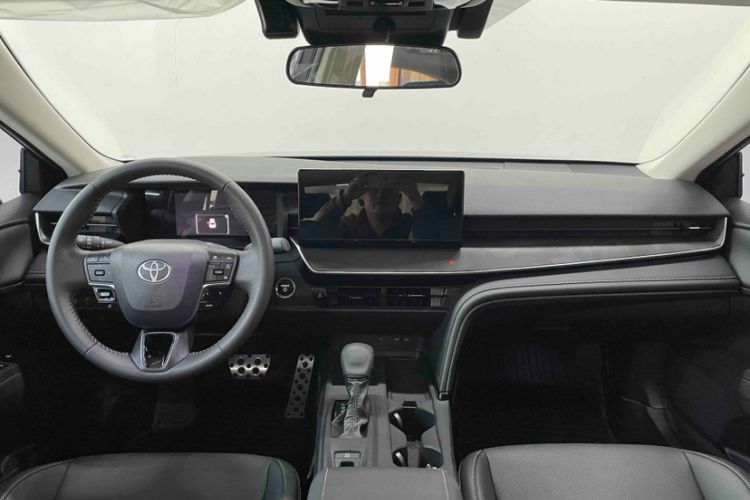Used Toyota Camry 2026 Model Dual-Engine 2.0HSE Sport Lite Edition Interior 1