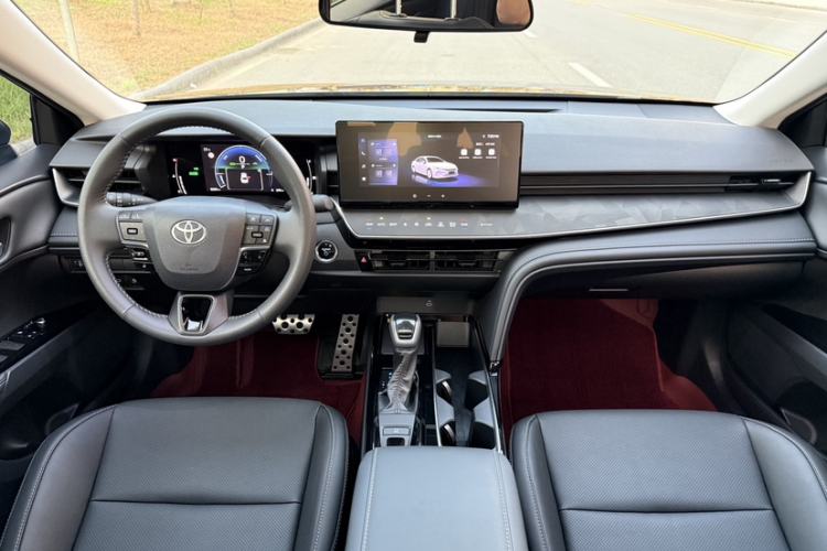 Used Toyota Camry 2026 Model Dual-Engine 2.0HSE Sport Lite Edition Interior 1