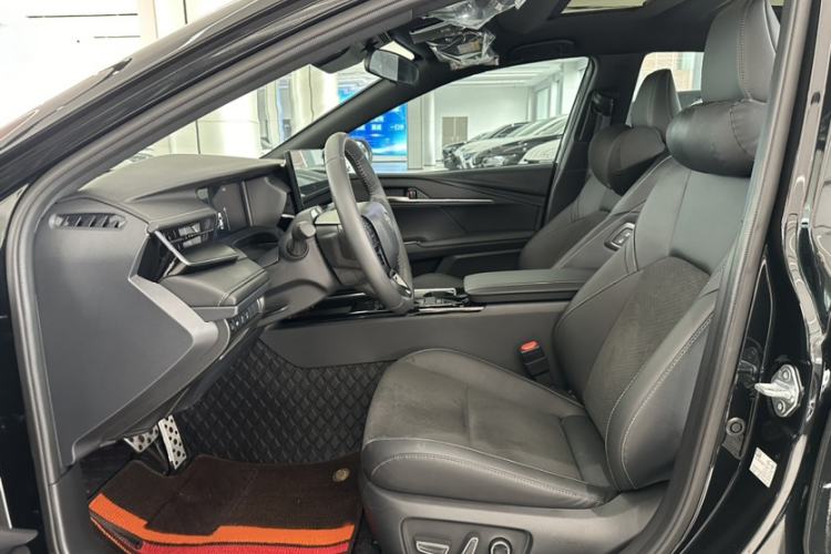 Used Toyota Camry 2026 Model Dual-Engine 2.0HXS Sport Plus Edition Interior 2