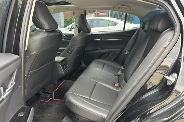 Used Toyota Camry 2026 Model Dual-Engine 2.0HSE Sport Lite Edition Interior 3