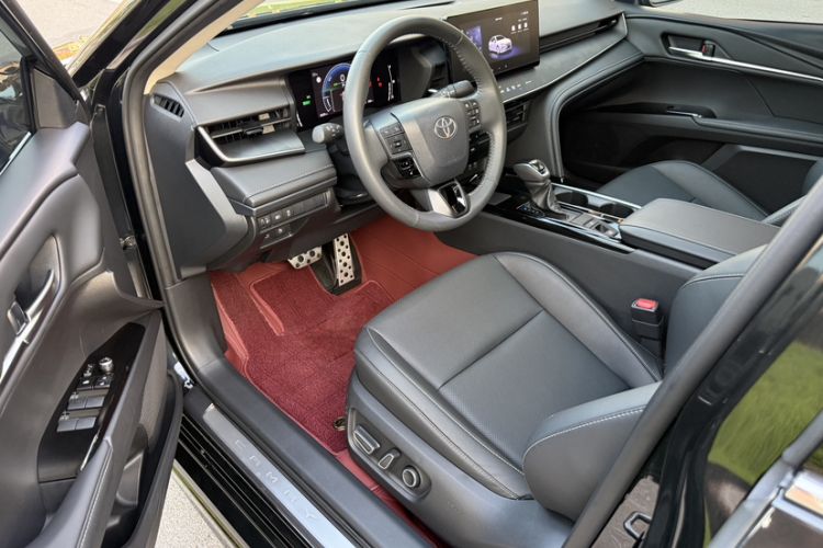Used Toyota Camry 2026 Model Dual-Engine 2.0HSE Sport Lite Edition Interior 3