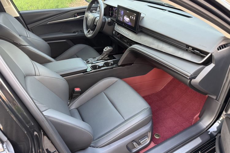 Used Toyota Camry 2026 Model Dual-Engine 2.0HSE Sport Lite Edition Interior 5
