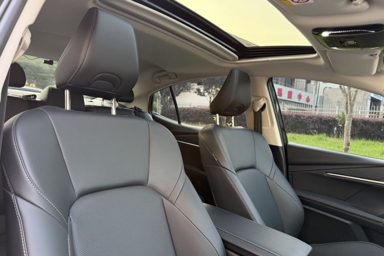 Used Toyota Camry 2026 Model Dual-Engine 2.0HSE Sport Lite Edition Interior 7