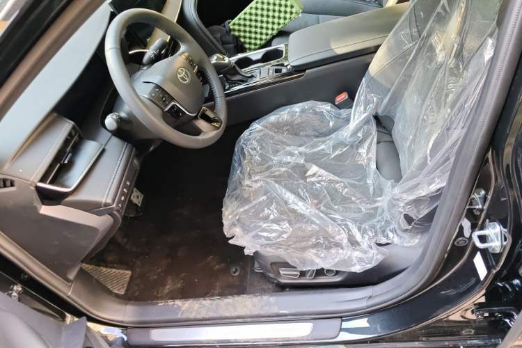 Used Toyota Camry 2026 Model Dual-Engine 2.0HXS Sport Plus Edition Left Front Seat