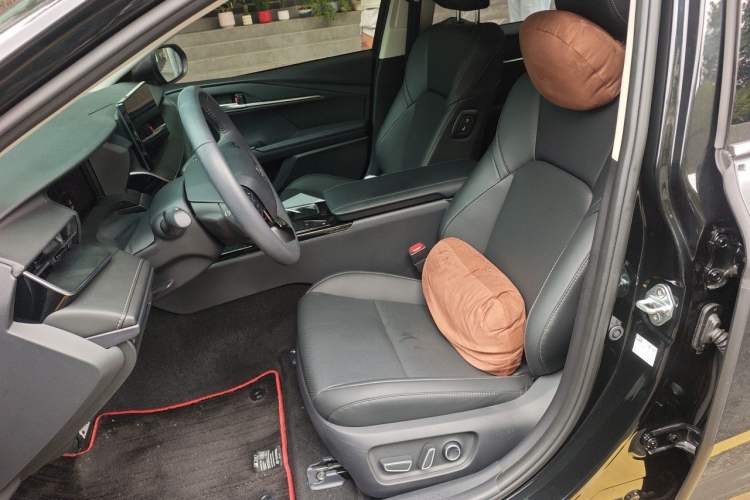 Used Toyota Camry 2026 Model Dual-Engine 2.0HSE Sport Lite Edition Left Front Seat