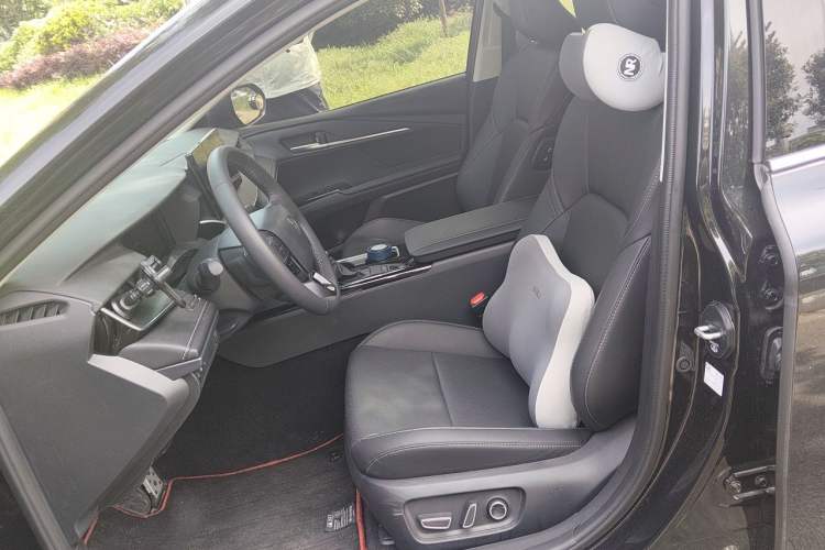 Used Toyota Camry 2026 Model Dual-Engine 2.0HSE Sport Lite Edition Left Front Seat